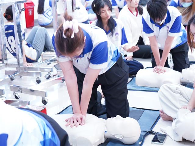 การปฐมพยาบาลเบื้องต้นแก่ผู้บริจาคโลหิตที่เกิดปฏิกิริยาไม่พึงประสงค์หลังการบริจาคโลหิต