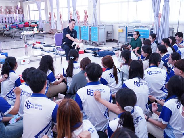 การปฐมพยาบาลเบื้องต้นแก่ผู้บริจาคโลหิตที่เกิดปฏิกิริยาไม่พึงประสงค์หลังการบริจาคโลหิต