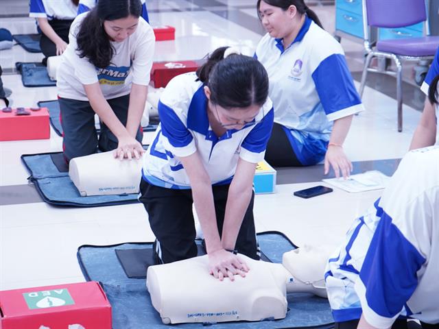 การปฐมพยาบาลเบื้องต้นแก่ผู้บริจาคโลหิตที่เกิดปฏิกิริยาไม่พึงประสงค์หลังการบริจาคโลหิต