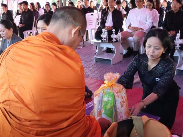 พิธีตักบาตร และบำเพ็ญกุศลถวายเป็นพระราชกุศลแด่ พระบรมราชชนนีพันปีหลวง