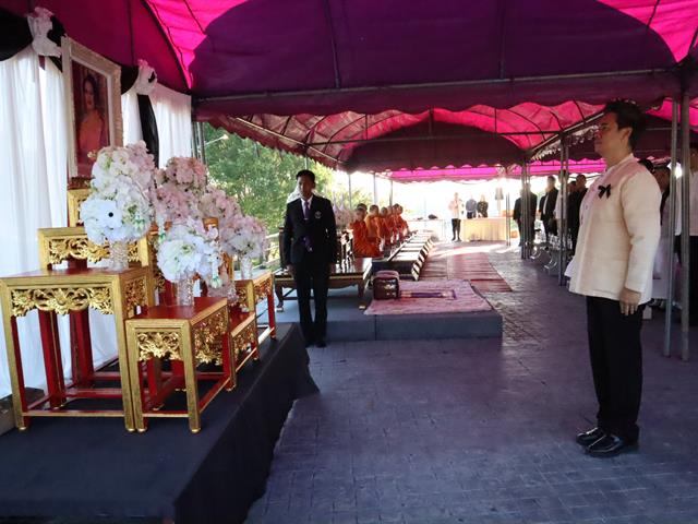 พิธีตักบาตร และบำเพ็ญกุศลถวายเป็นพระราชกุศลแด่ พระบรมราชชนนีพันปีหลวง