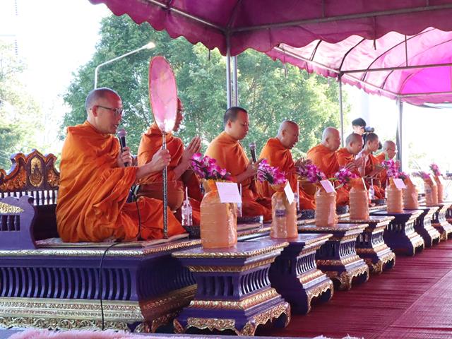 พิธีตักบาตร และบำเพ็ญกุศลถวายเป็นพระราชกุศลแด่ พระบรมราชชนนีพันปีหลวง