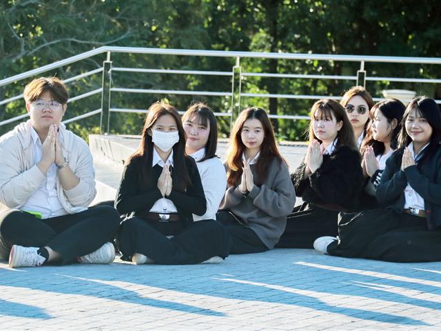 คณะรัฐศาสตร์และสังคมศาสตร์ 