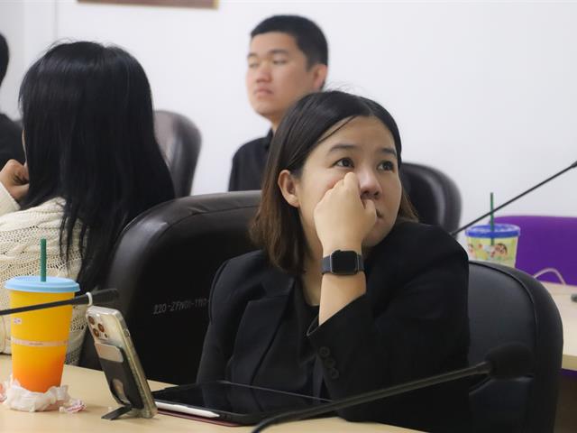 คณะรัฐศาสตร์และสังคมศาสตร์ 