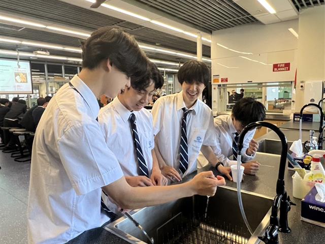 โรงเรียนสาธิตมหาวิทยาลัยพะเยา ร่วมงาน Australian Science Fair 2025 เดินหน้าขยายเครือข่ายวิทยาศาสตร์นานาชาติ หนุนโอกาสการเรียนรู้ของนักเรียนไทย
