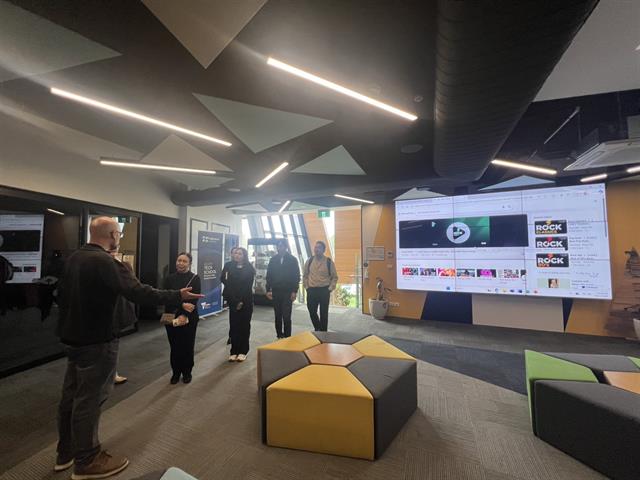    โรงเรียนสาธิต ม.พะเยา เดินหน้าสร้างความร่วมมือระดับนานาชาติ พัฒนานวัตกรรม ศิลปะหัตถกรรม สู่การเรียนรู้ของผู้เรียนและชุมชน