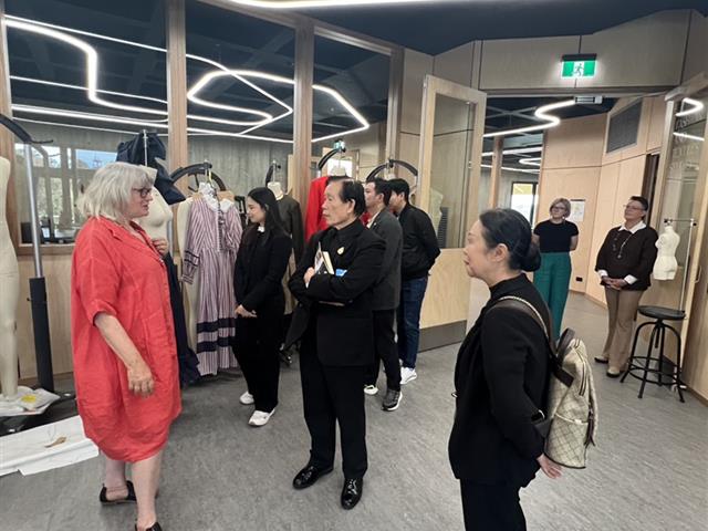    โรงเรียนสาธิต ม.พะเยา เดินหน้าสร้างความร่วมมือระดับนานาชาติ พัฒนานวัตกรรม ศิลปะหัตถกรรม สู่การเรียนรู้ของผู้เรียนและชุมชน