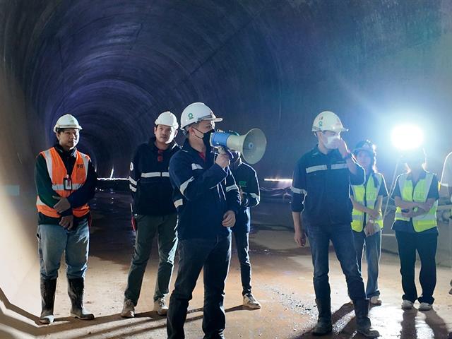 คณะรัฐศาสตร์และสังคมศาสตร์ 