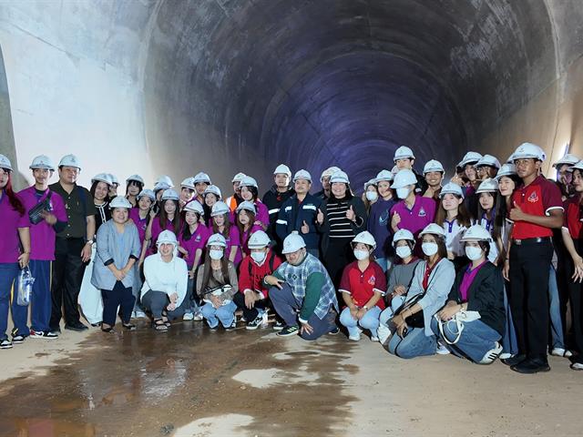 คณะรัฐศาสตร์และสังคมศาสตร์ 