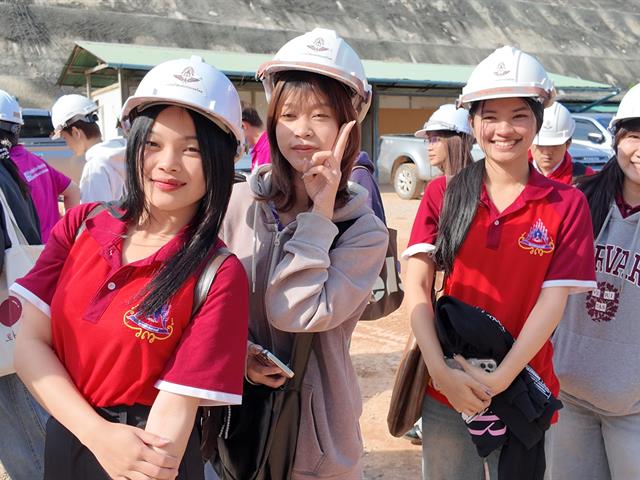 คณะรัฐศาสตร์และสังคมศาสตร์ 