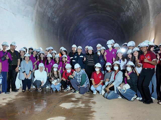 คณะรัฐศาสตร์และสังคมศาสตร์ 