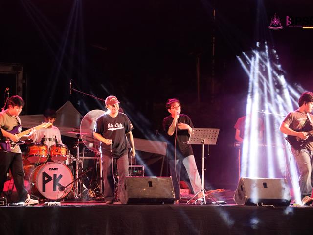 คณะรัฐศาสตร์และสังคมศาสตร์ 