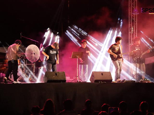 คณะรัฐศาสตร์และสังคมศาสตร์ 