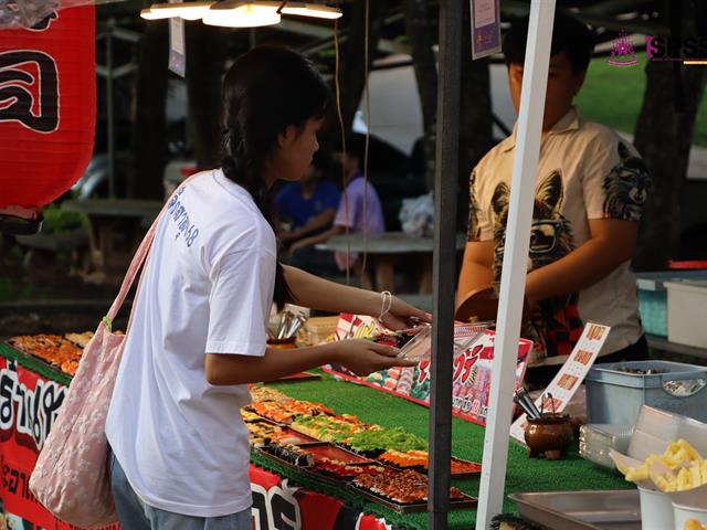 คณะรัฐศาสตร์และสังคมศาสตร์ 
