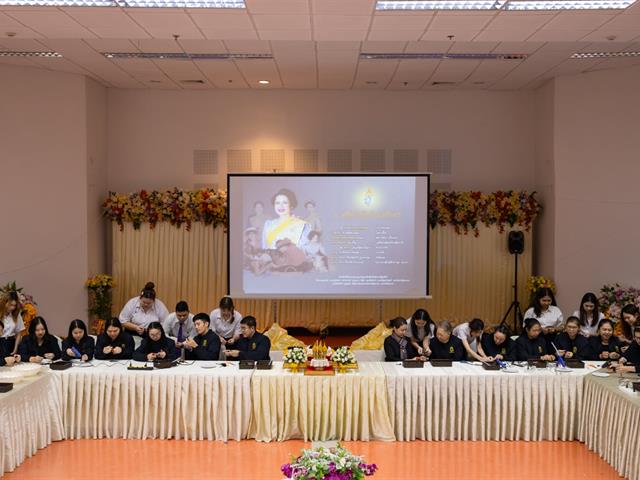 คณะศิลปศาสตร์จัดกิจกรรมประดิษฐ์โบว์สีดำเพื่อแจกจ่ายแก่นิสิตและประชาชนทั่วไป