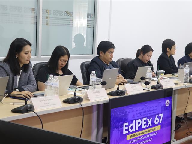 คณะรัฐศาสตร์และสังคมศาสตร์ 