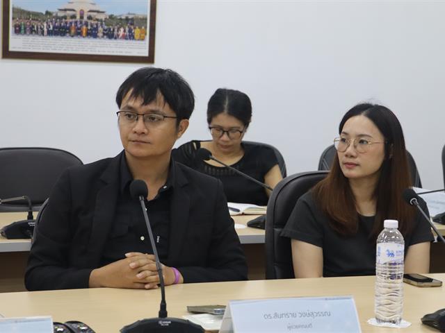 คณะรัฐศาสตร์และสังคมศาสตร์ 