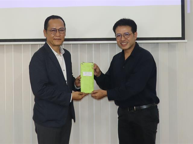 คณะรัฐศาสตร์และสังคมศาสตร์ 