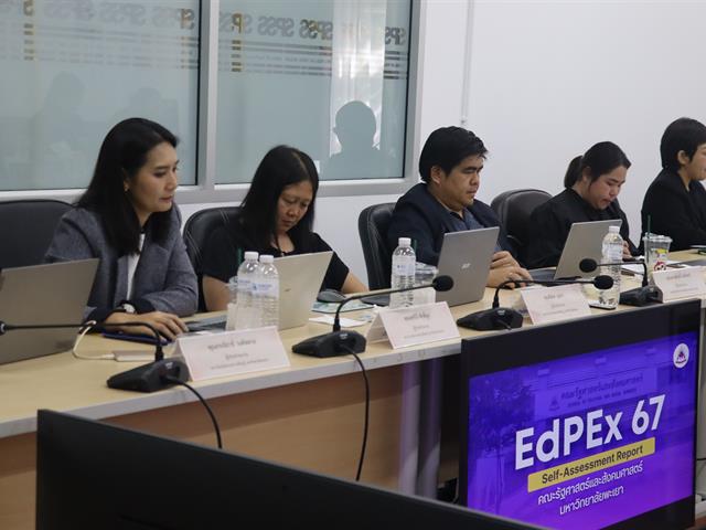 คณะรัฐศาสตร์และสังคมศาสตร์ 