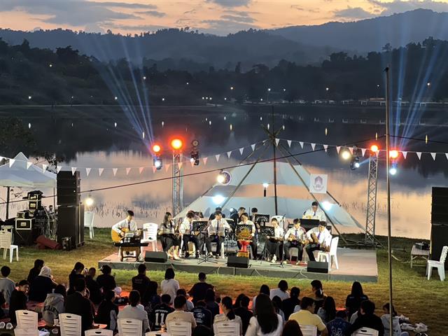 มหาวิทยาลัยพะเยา จัดกิจกรรมการแสดง “ดนตรีในสวน : H.M. Song อว. บรรเลงเพลงของพ่อ” ประจำปี 2568