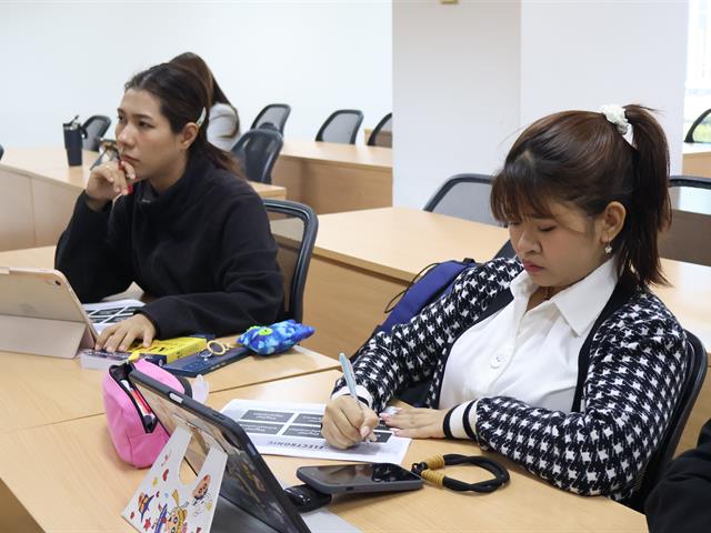 วิทยาลัยการจัดการ หลักสูตรการศึกษามหาบัณฑิต สาขาวิชาการบริหารการศึกษา จัดการบรรยายพิเศษหัวข้อ “E Leader” โดย รศ.ดร.เสรี วงษ์มณฑา