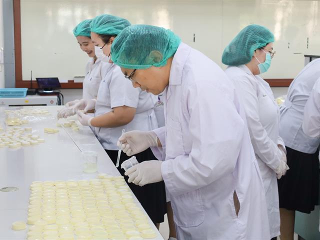 สนับสนุนจัดหาสเปรย์กันยุง เจลแอลกอฮอล์ และครีมทาน้ำกัดเท้า เครื่องอุปโภคบริโภคและสิ่งของจำเป็น เพื่อช่วยเหลือผู้ประสบอุทกภัยในพื้นที่ภาคใต้