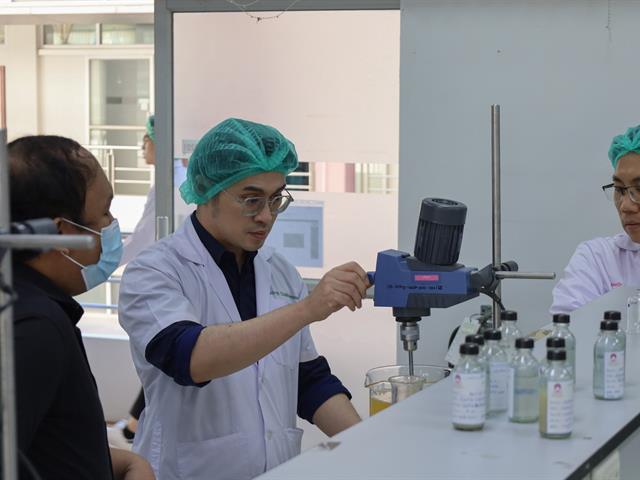 สนับสนุนจัดหาสเปรย์กันยุง เจลแอลกอฮอล์ และครีมทาน้ำกัดเท้า เครื่องอุปโภคบริโภคและสิ่งของจำเป็น เพื่อช่วยเหลือผู้ประสบอุทกภัยในพื้นที่ภาคใต้