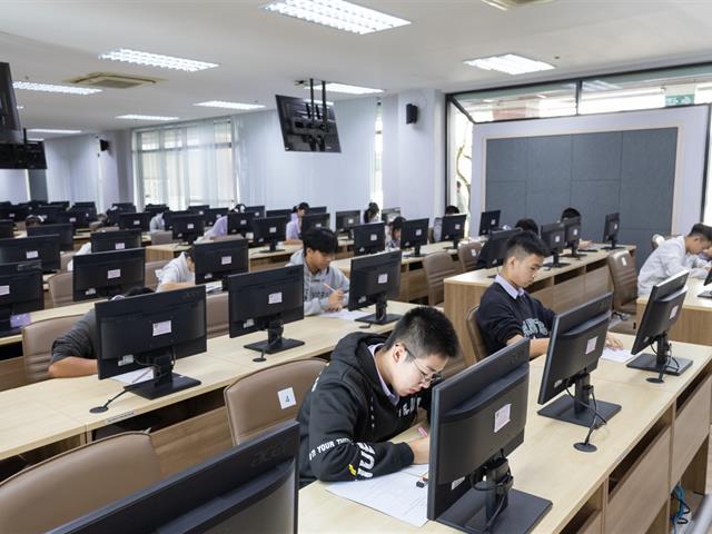 ศูนย์ภาษา คณะศิลปศาสตร์ มหาวิทยาลัยพะเยา จัดสอบวัดความรู้ภาษาอังกฤษ แก่นักเรียนโรงเรียนสาธิต มหาวิทยาลัยพะเยา ระดับมัธยมศึกษา ที่ 4-6