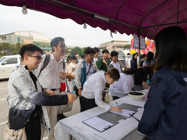 คณะศิลปศาสตร์จัดกิจกรรม The Fourth International Languages and Cultures Festival