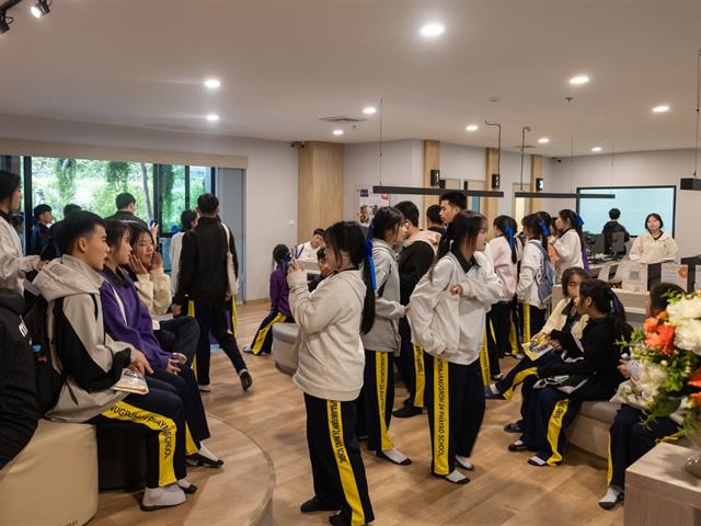 คณะศิลปศาสตร์ต้อนรับคณะอาจารย์และนักเรียน เพื่อศึกษาดูงานด้านหลักสูตรและการจัดการเรียนการสอนระดับปริญญาตรี