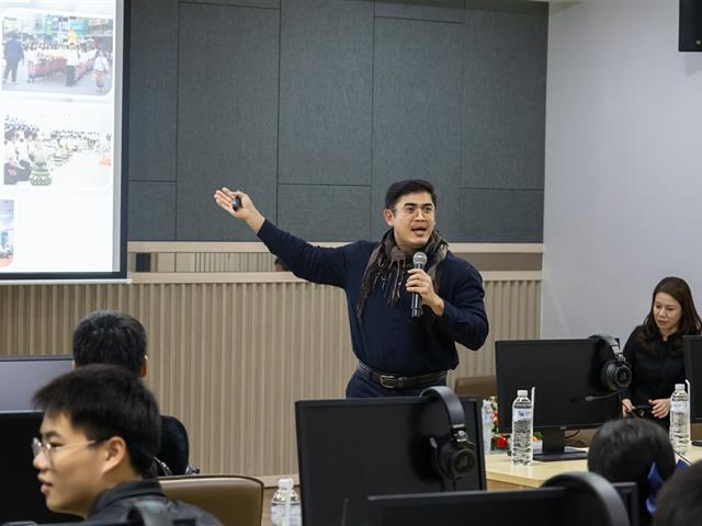 คณะศิลปศาสตร์ต้อนรับคณะอาจารย์และนักเรียน เพื่อศึกษาดูงานด้านหลักสูตรและการจัดการเรียนการสอนระดับปริญญาตรี