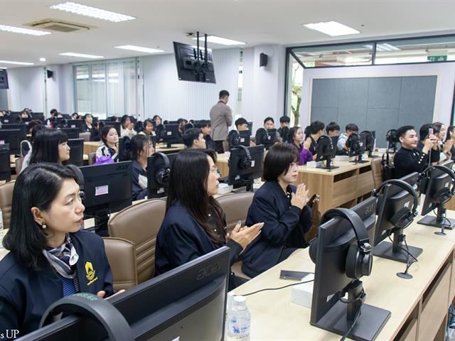 คณะศิลปศาสตร์ต้อนรับคณะอาจารย์และนักเรียน เพื่อศึกษาดูงานด้านหลักสูตรและการจัดการเรียนการสอนระดับปริญญาตรี