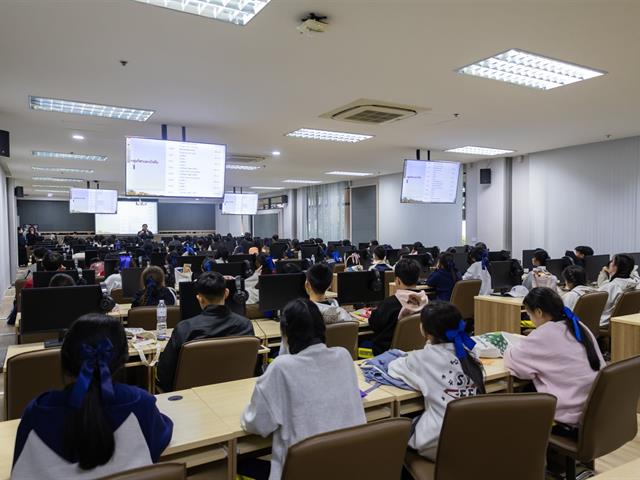 คณะศิลปศาสตร์ต้อนรับคณะอาจารย์และนักเรียน เพื่อศึกษาดูงานด้านหลักสูตรและการจัดการเรียนการสอนระดับปริญญาตรี