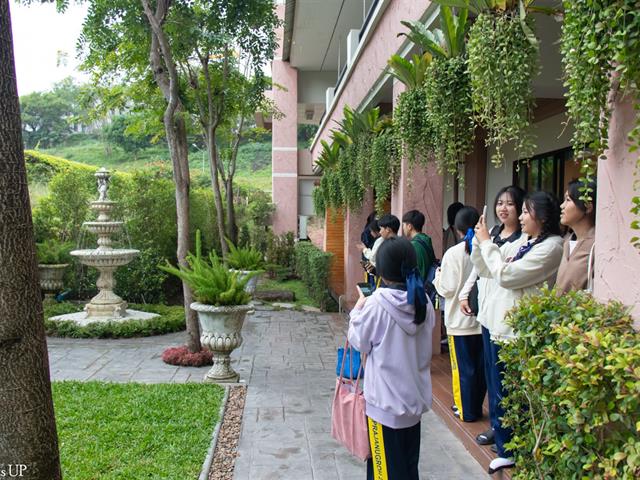 คณะศิลปศาสตร์ต้อนรับคณะอาจารย์และนักเรียน เพื่อศึกษาดูงานด้านหลักสูตรและการจัดการเรียนการสอนระดับปริญญาตรี