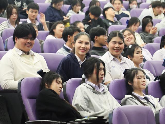 คณะรัฐศาสตร์และสังคมศาสตร์ 