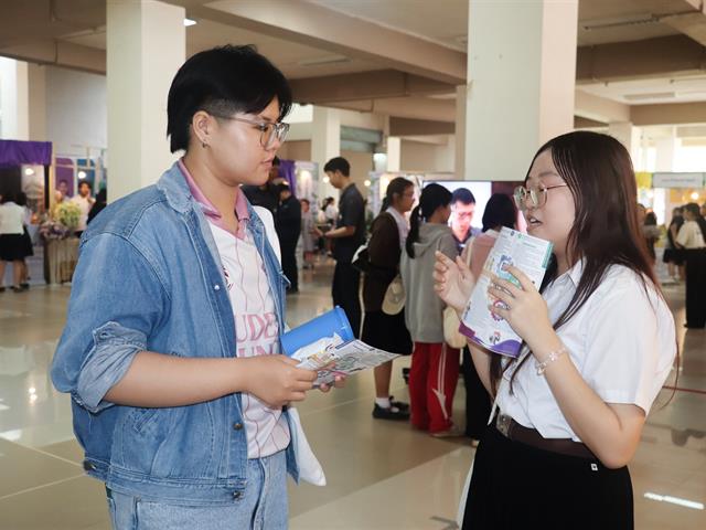 คณะรัฐศาสตร์และสังคมศาสตร์ 