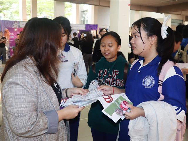 คณะรัฐศาสตร์และสังคมศาสตร์ 