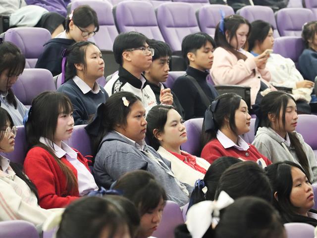 คณะรัฐศาสตร์และสังคมศาสตร์ 