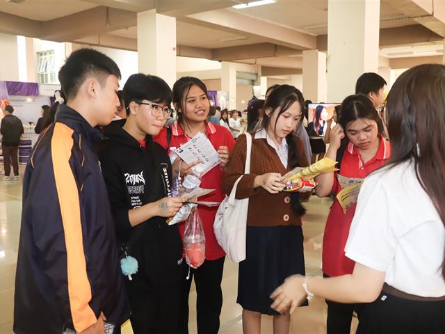 คณะรัฐศาสตร์และสังคมศาสตร์ 