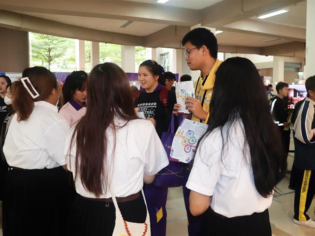 คณะรัฐศาสตร์และสังคมศาสตร์ 