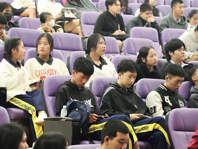 คณะรัฐศาสตร์และสังคมศาสตร์ 