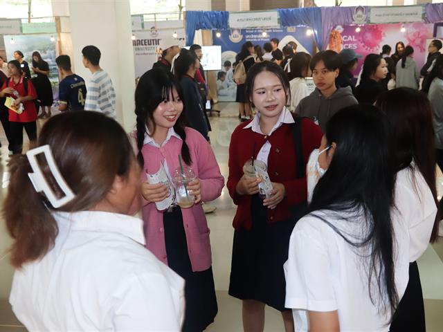 คณะรัฐศาสตร์และสังคมศาสตร์ 