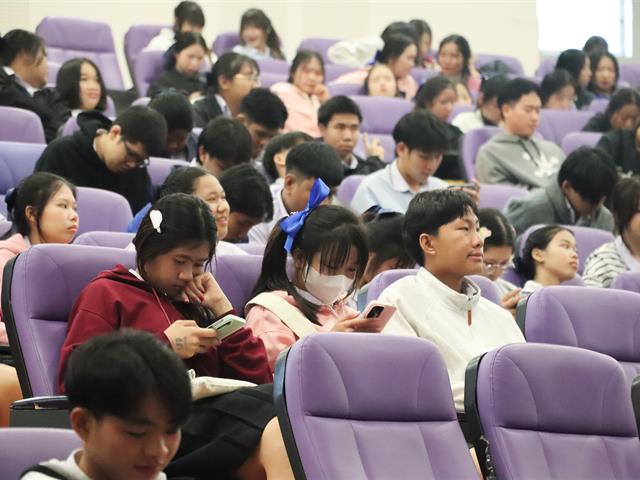 คณะรัฐศาสตร์และสังคมศาสตร์ 