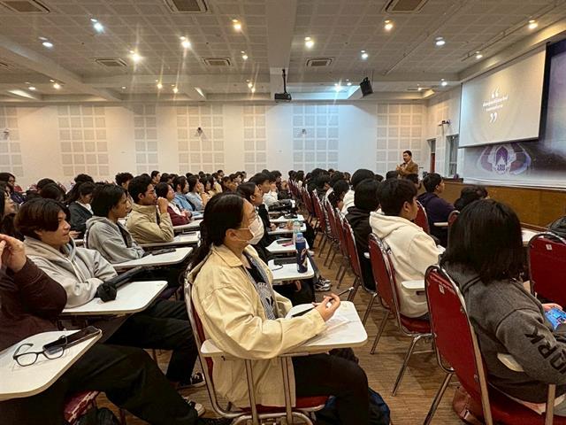 สืบราก สร้างสรรค์: การออกแบบผลงานร่วมสมัยจากต้นทุนทางวัฒนธรรม