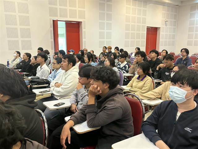 สืบราก สร้างสรรค์: การออกแบบผลงานร่วมสมัยจากต้นทุนทางวัฒนธรรม