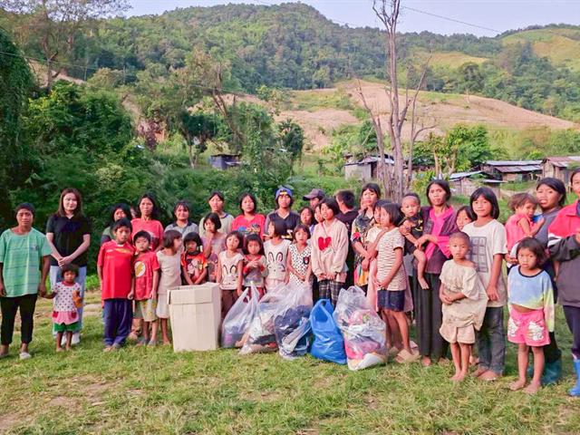 วิทยาลัยการศึกษา บริจาคเสื้อผ้า เครื่องกันหนาว ณ ศูนย์ส่งเสริมการเรียนรู้ระดับอำเภอร้องกวาง จังหวัดแพร่