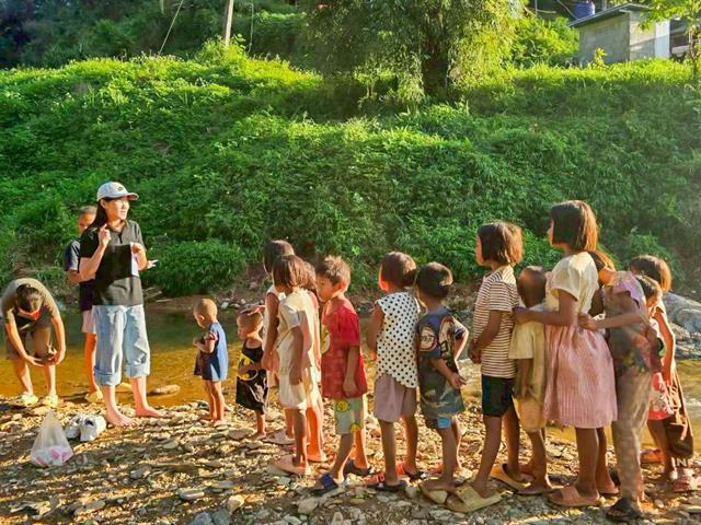 วิทยาลัยการศึกษา บริจาคเสื้อผ้า เครื่องกันหนาว ณ ศูนย์ส่งเสริมการเรียนรู้ระดับอำเภอร้องกวาง จังหวัดแพร่