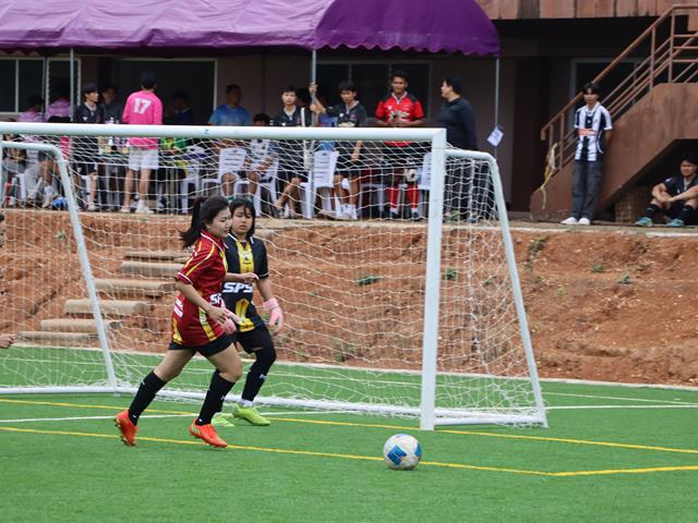 คณะรัฐศาสตร์และสังคมศาสตร์ 