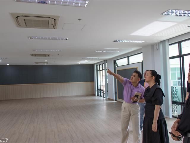 คณะศิลปศาสตร์ตรวจรับงานปรับปรุงห้องปฏิบัติการด้านภาษา (CE12303-CE12305) ศูนย์ภาษา คณะศิลปศาสตร์ มหาวิทยาลัยพะเยา