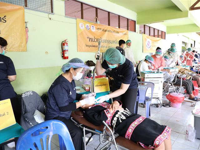 คณะทันตแพทยศาสตร์ มหาวิทยาลัยพะเยา ร่วม “หน่วยแพทย์เคลื่อนที่สิงห์อาสา” เสริมสุขภาพช่องปากนักเรียน ณ โรงเรียนผาขวางวิทยา จังหวัดเชียงราย